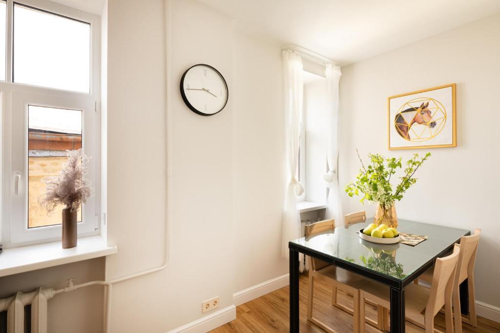 Cozy 2 Bedroom Apartment In Riga Centre Exterior photo